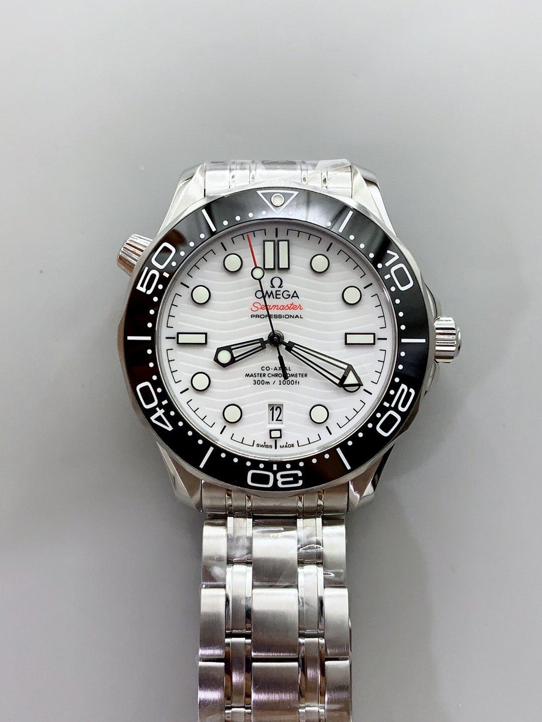 1:1 Superclone Omega Seamaster Diver 300M 42mm White Dial